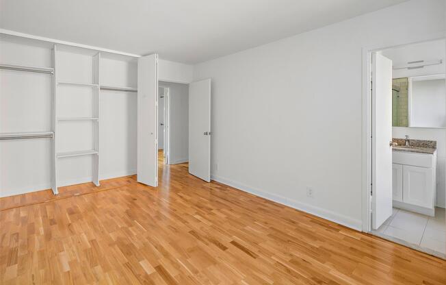 2 beds, 2 baths, 908 sqft, $7,053, Unit 7C