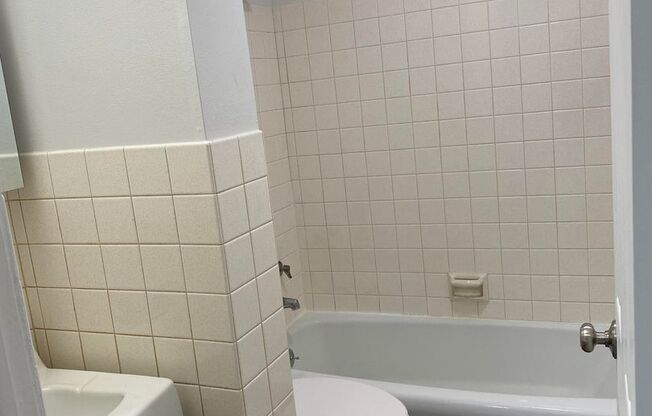 Studio, 1 bath, 420 sqft, $999, Unit 2322-4