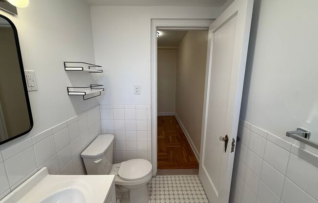 Studio, 1 bath, 413 sqft, $1,425, Unit Royal York 415