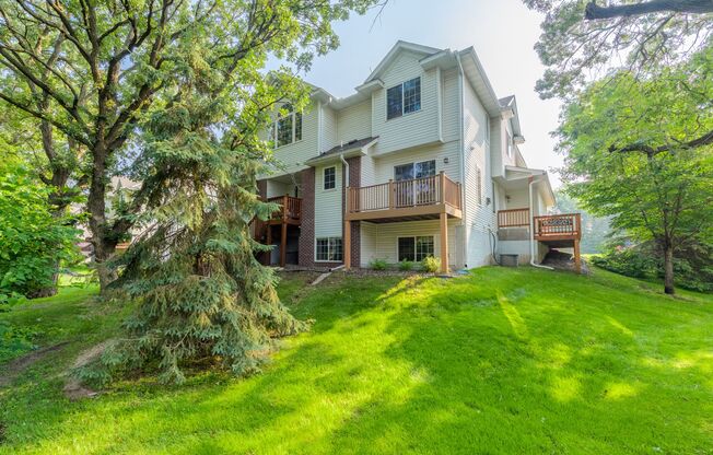 Fantastic 3 bed 3 bath townhome in Coon rapids!
