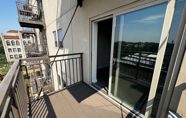 2 beds, 1 bath, 978 sqft, $2,250, Unit 609