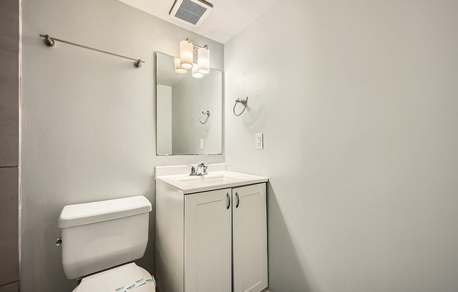 1920 N 1st Ave #105A - Web Quality - 010 - 13 Bathroom