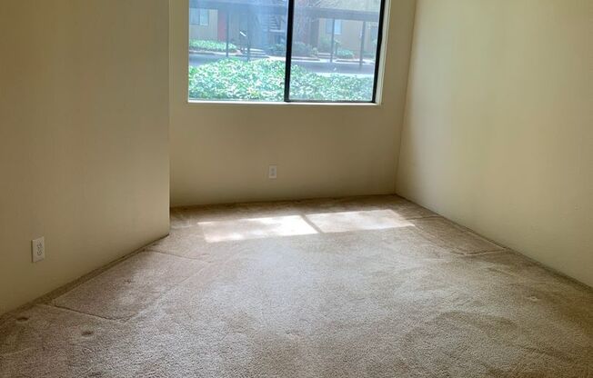 2 beds, 1.5 baths, 940 sqft, $1,705, Unit 0142