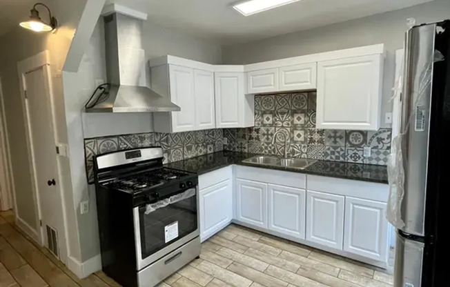 Tastefully remodeled duplex unit in Central El Paso!
