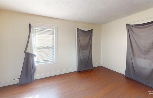 12 VINE AVE