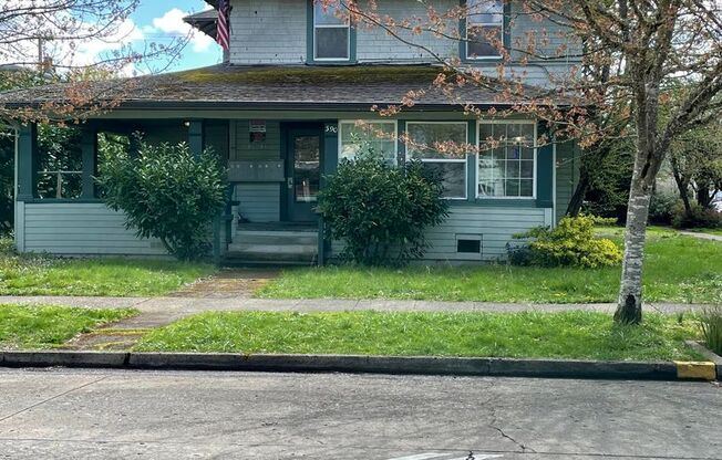 590 W 12th