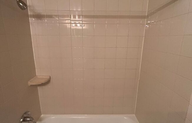 1 bed, 1 bath, 700 sqft, $1,300, Unit A205