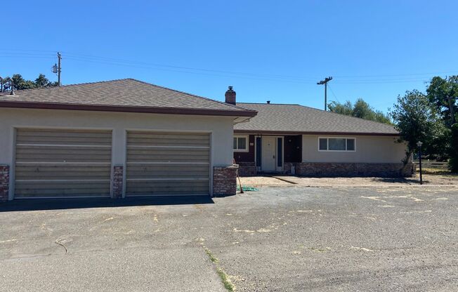 West Petaluma Country Home 3/3 - 903 Liberty Road