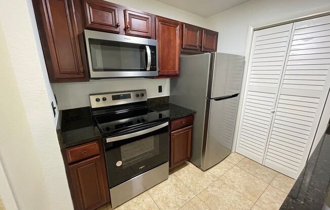 ANNUAL RENTAL - CAMDEN COVE- 1 BED - 1 BATH 1ST FLOOR