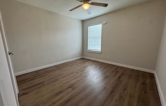 2 beds, 2 baths, 900 sqft, $1,412, Unit LAW11-216