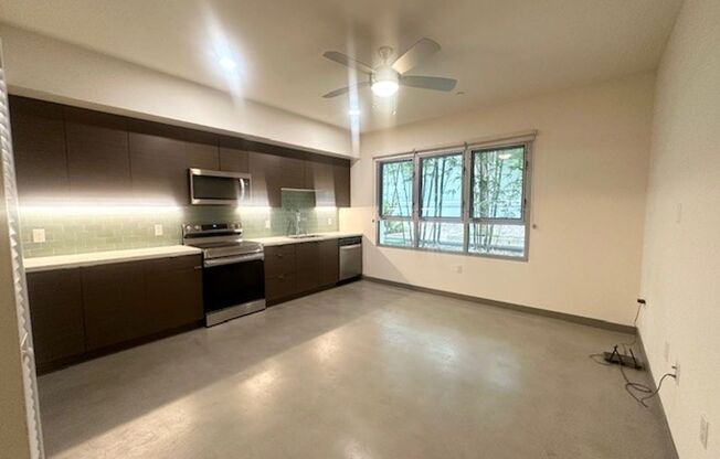 Studio, 1 bath, 554 sqft, $2,695, Unit 105