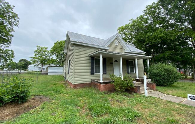 2 Bedroom/1Bath Home Located  in Burlington, NC! APPLY NOW