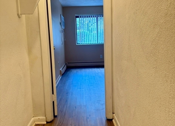 2 beds, 1 bath, 1,020 sqft, $2,300, Unit E112