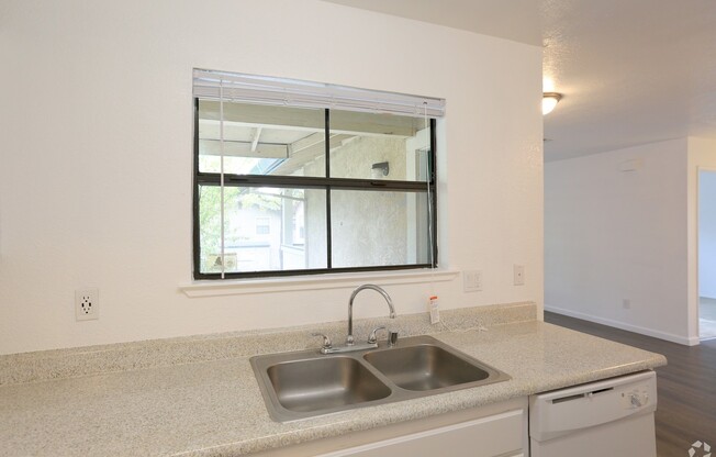 2 beds, 1 bath, 825 sqft, $1,695, Unit 0210