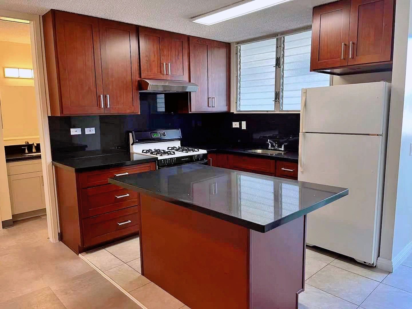 1 Bedroom 1 Bathroom 1 Parking in Makiki