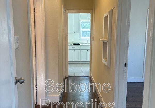 1011 E 22 ST
