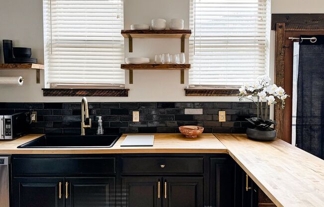 Modern 1 Bedroom, 1 Bathroom Home in East Missoula – Fully Furnished!