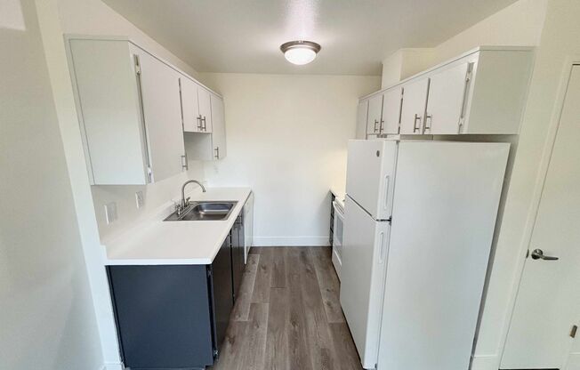 2 beds, 1 bath, 700 sqft, $1,465, Unit 07