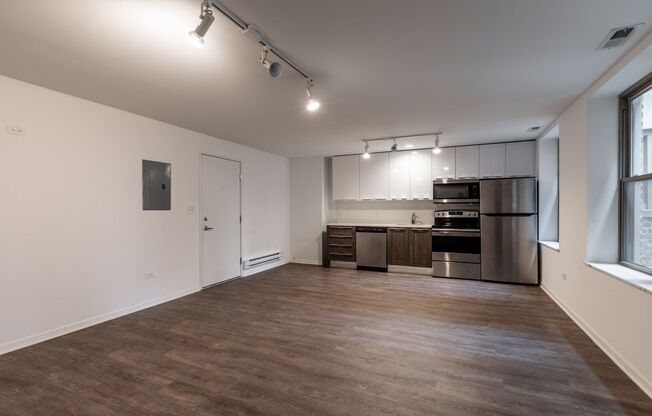 2 beds, 1 bath, $2,275, Unit 207