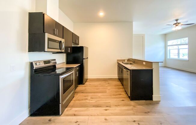 3 beds, 2 baths, 980 sqft, $2,375, Unit 220