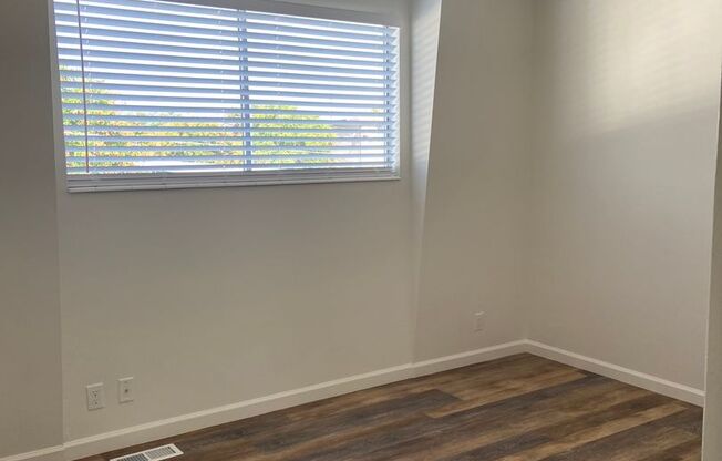 2 beds, 1 bath, 905 sqft, $1,400, Unit 5474-E