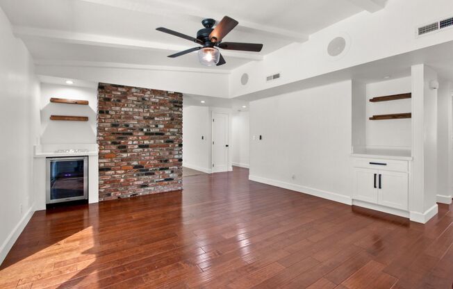Beautiful Rehabbed Home In Mesa Verde with Large Yard!