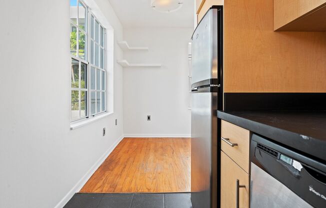 1 bed, 1 bath, $2,100, Unit Unit 204