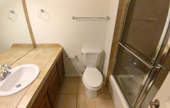 2 beds, 1 bath, 810 sqft, $1,095, Unit 12-C