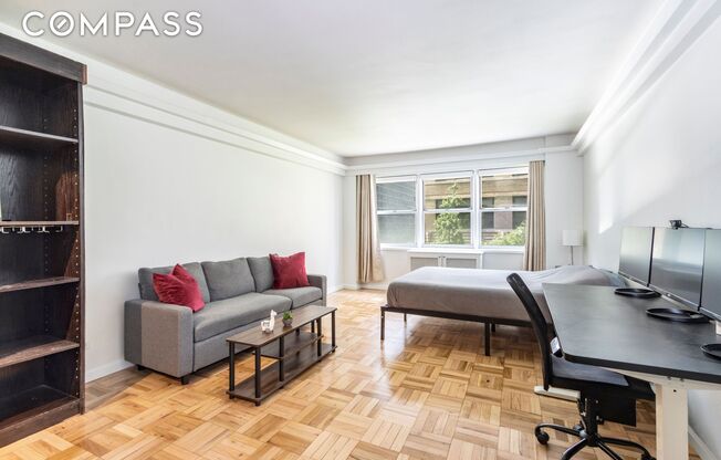 321 E 45 ST