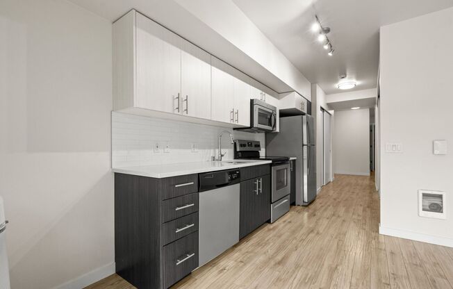 1 bed, 1 bath, 483 sqft, $1,675, Unit 227