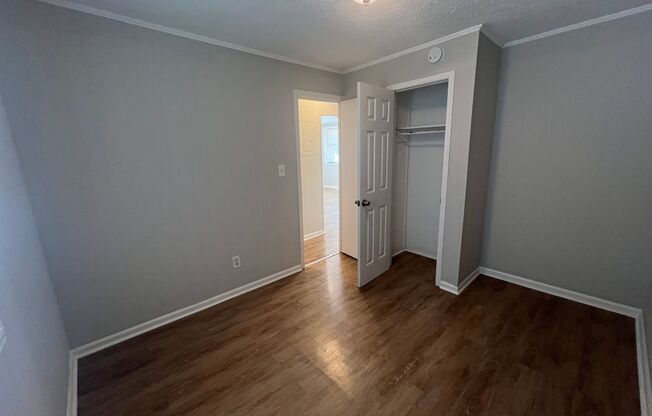 2 beds, 1 bath, $850, Unit #A