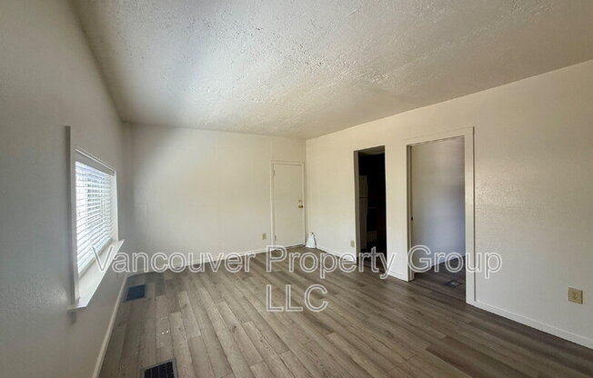 112 W 21st St