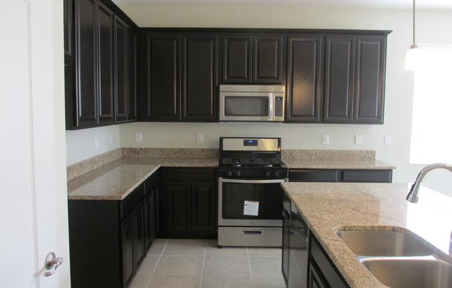 3 Bedroom, 2 Bath,Plus office room ,2 Car Garage, Single Family Home at2404 Sabastian St, Mount Dora FL 32757 For Rent.