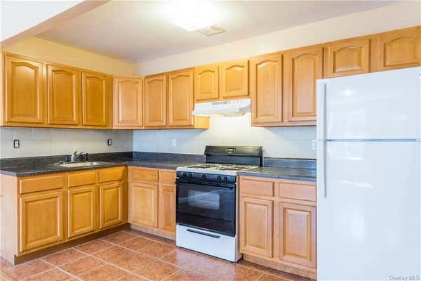 2 beds, 2 baths, $2,700, Unit 2