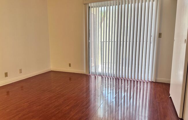 Upstairs unit, 2 bedrooms, 2 bathrooms, new painted, new kitchen and bathroom flooring, brand new bathtub in master bathroom