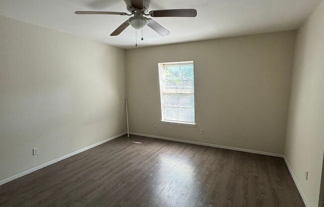 3 beds, 2 baths, $1,395, Unit Apt #207