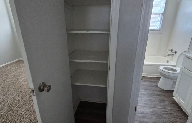 2 beds, 1 bath, 950 sqft, $875, Unit 38