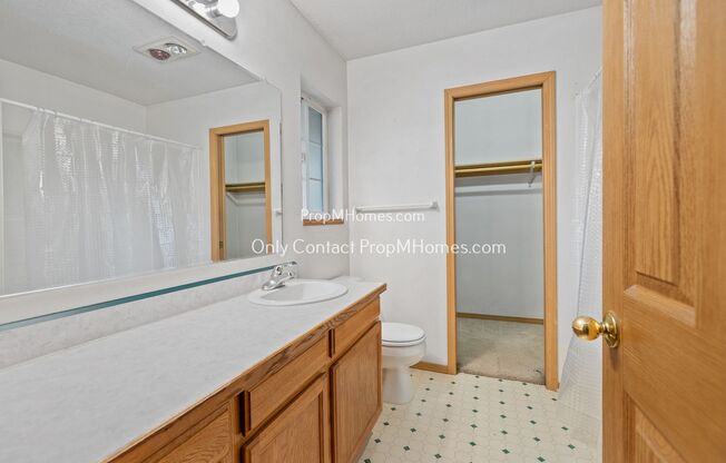 1 bed, 1.5 baths, $1,599, Unit 18757 SE Division Street