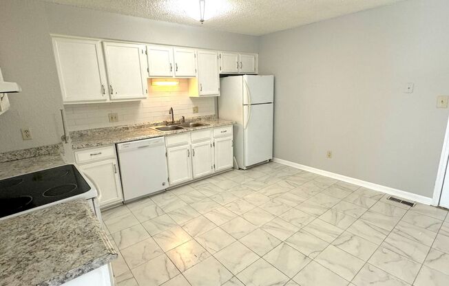 3 beds, 2 baths, $1,330