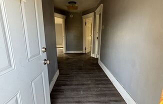 2 beds, 1 bath, $875, Unit 121 West Indiana Avenue- 1/2