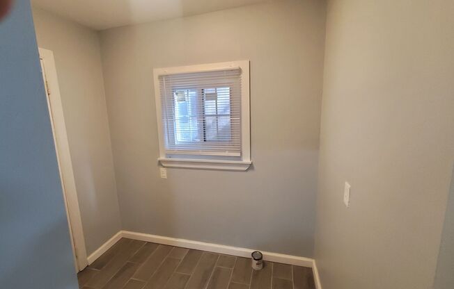 2 beds, 1 bath, $1,350, Unit 1st Floor