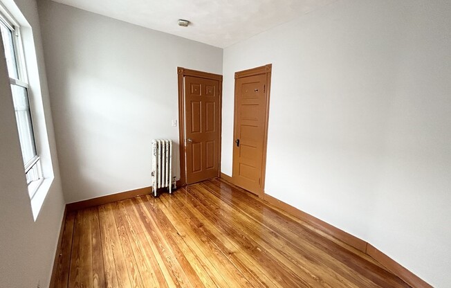 4 beds, 1 bath, $2,800, Unit 3