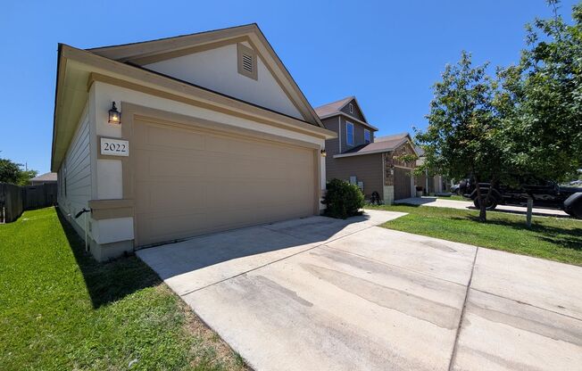 4/2 in West Village at Creekside / Fenced in Yard / Community Pool & Playground / CISD