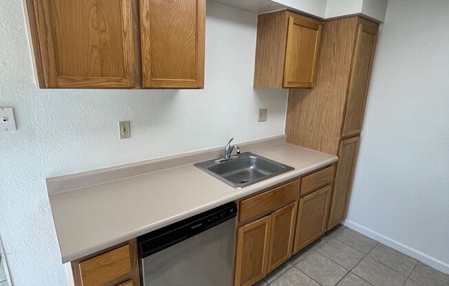 2 beds, 1 bath, 779 sqft, $1,100, Unit 168