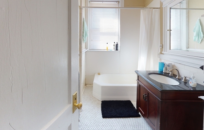 1 bed, 1 bath, 585 sqft, $3,250, Unit 118