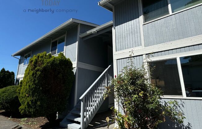 2 beds, 1 bath, 800 sqft, $1,950