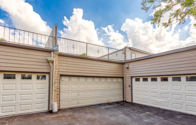 ALAMO HEIGHTS  |  TOWNHOME  |  REMODELED  |  HUGE TERRACE