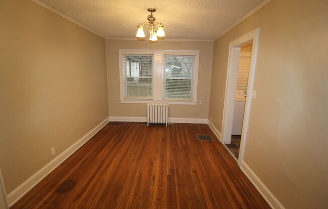 2 beds, 1 bath, $1,350, Unit 4007 BELL STREET