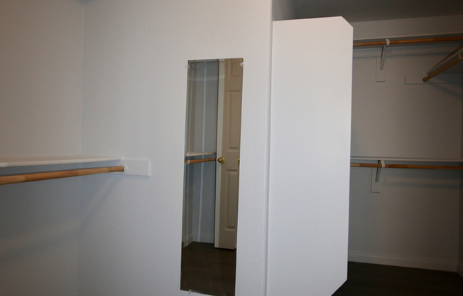 2 beds, 2 baths, $1,800, Unit 1512