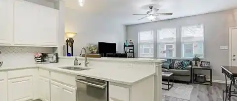 2035 KEMAH VLG DR